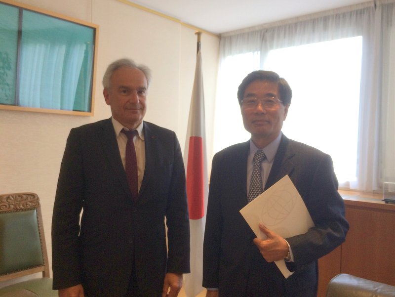 The OIV Director General meets the Japanese Ambassador to France